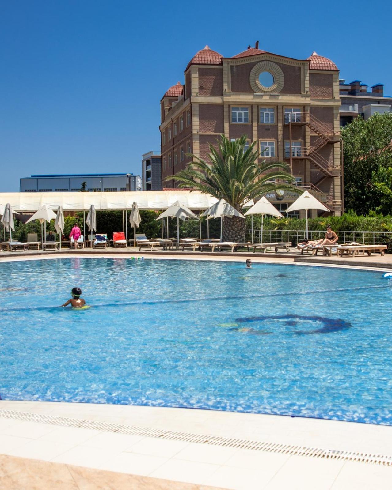 Green City Resort Hotel Baku Exterior foto
